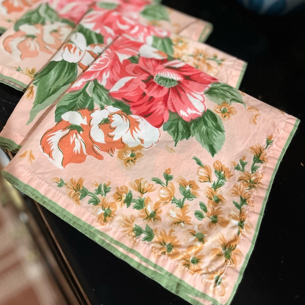 Vintage set of Shabby Chic dinner napkins